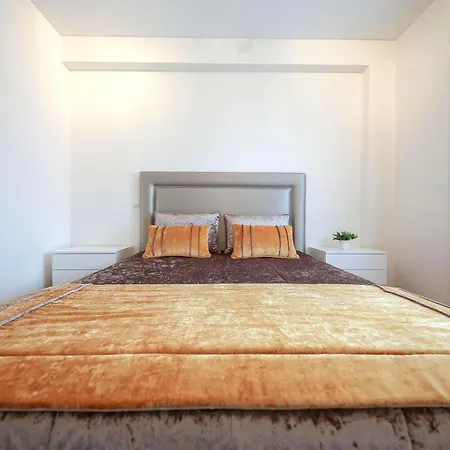 Lusitano شقة نازاريه